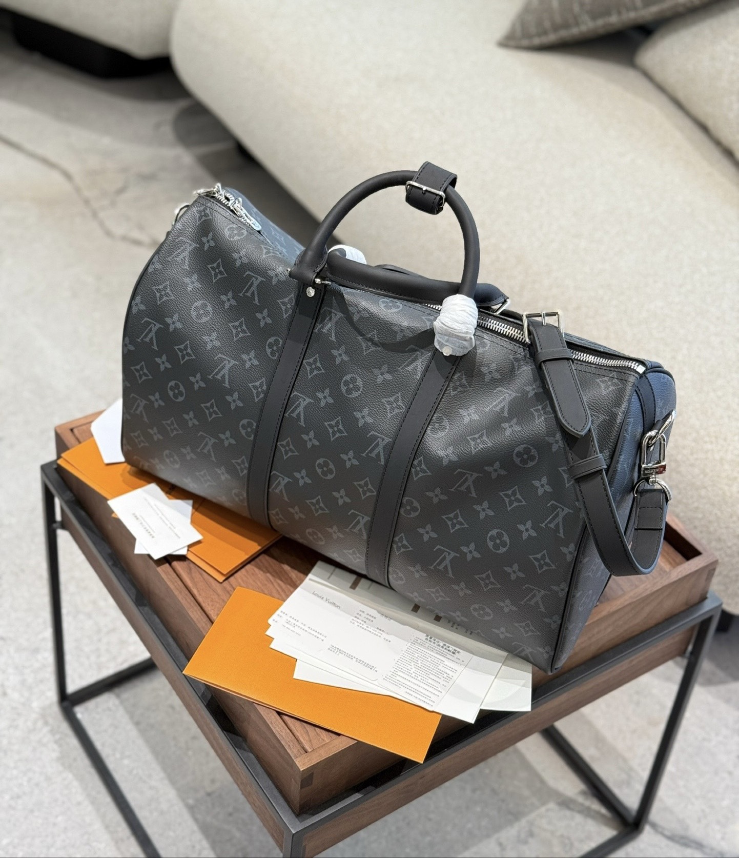 Túi trống du lịch Louis Vuitton LV Đen họa tiết hoa vân logo LV full size 50cm Like Auth Fullbox phụ kiện PLD